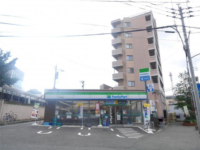 ファミリーマート北九大西店(60m)
