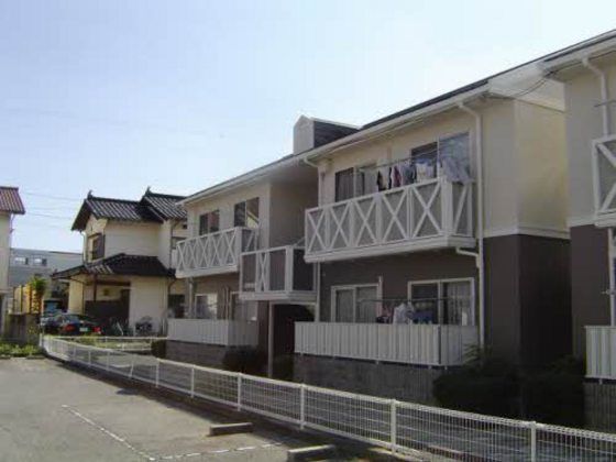 クレセンド楽々園 A棟の外観画像