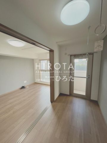 ファミリーマート小倉中井五丁目店(250m)