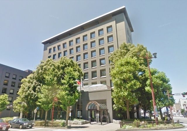 銀行「スルガ銀行まで400m」