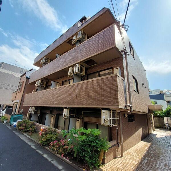 ラミアール学芸大学の外観画像