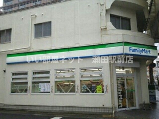 ファミリーマート草津駅東口店（コンビニ）まで600m