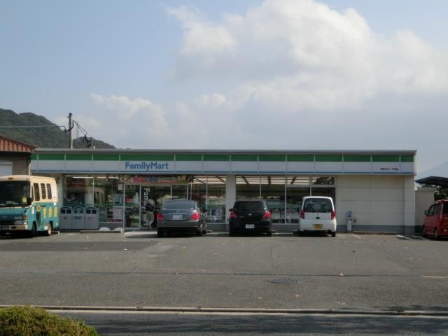 ファミリーマート/若松鴨生田店 (366m)