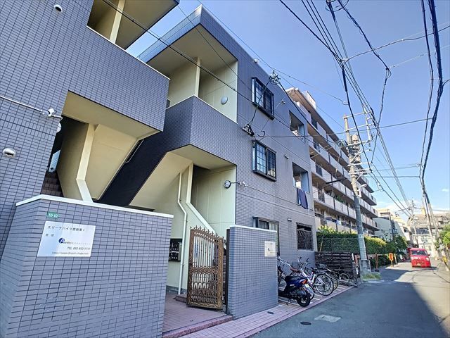 エリーナハイツ西新東2の外観画像