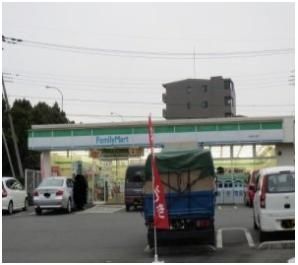 ファミリーマートまで850m