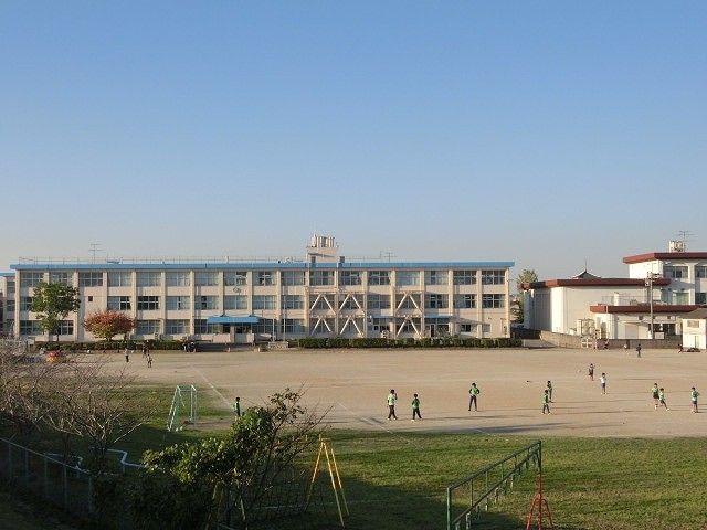 中間小学校(500m)
