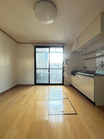 ファミリーマート小倉北方三丁目店(240m)
