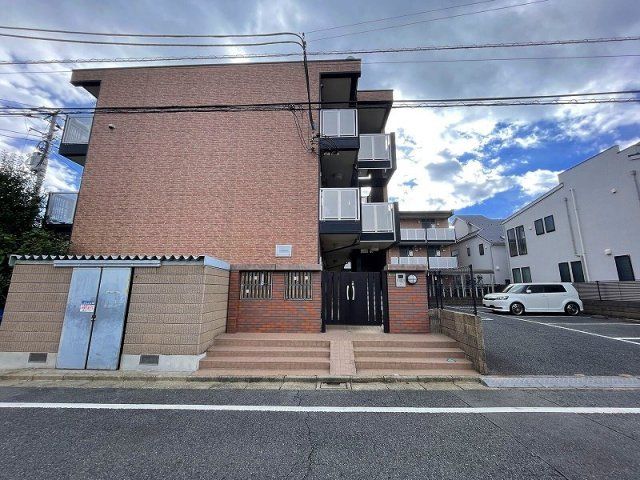 レオパレスサーティーンストーンⅢの外観画像