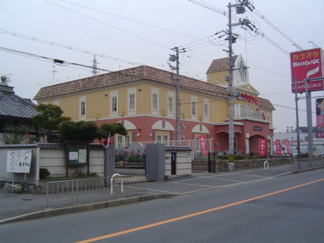 近くに施設あり
