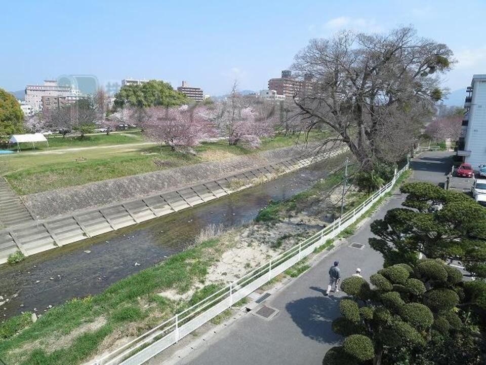 近くに施設あり