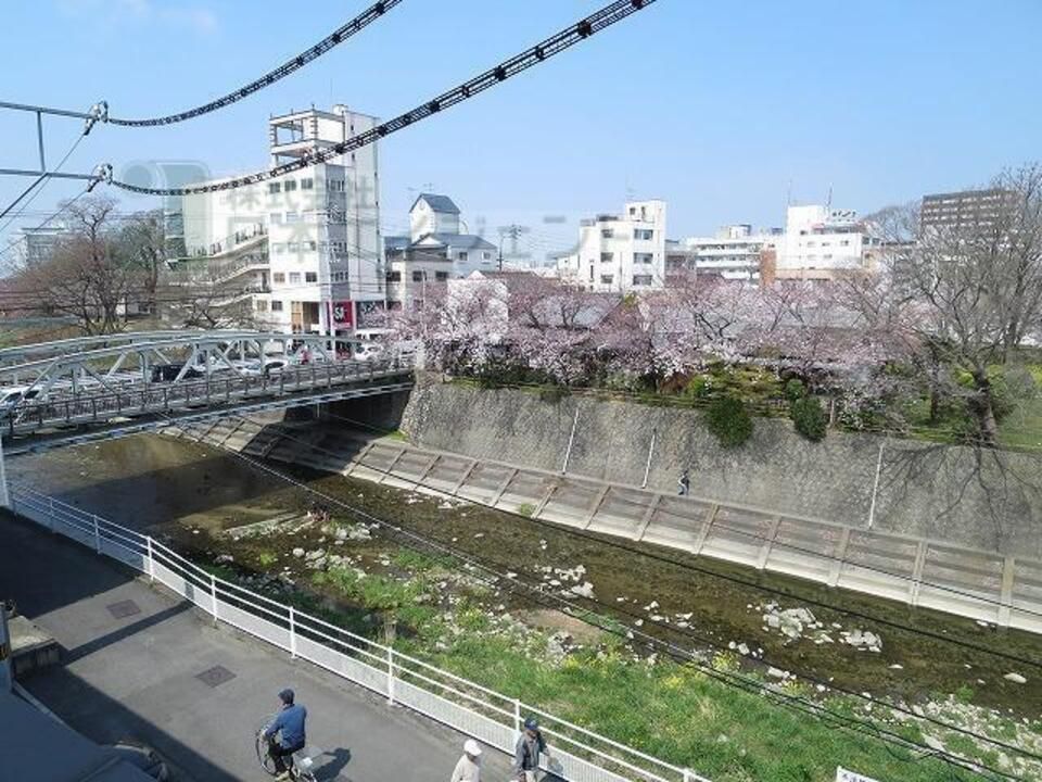 近くに施設あり