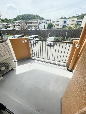若松小石郵便局 (902m)