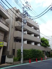 ルーブル都立大学の外観画像
