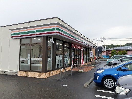 セブンイレブン日向北町店まで800m