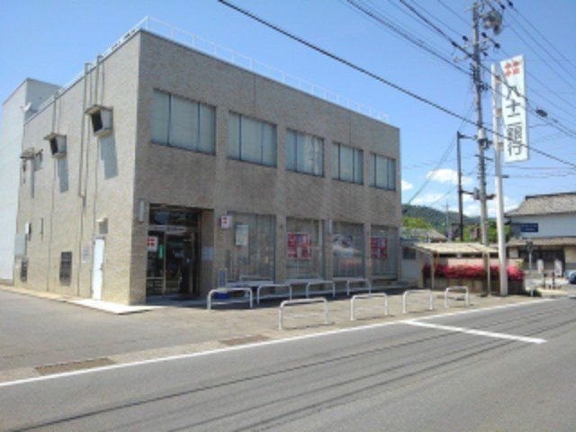八十二銀行稲荷山支店まで450m