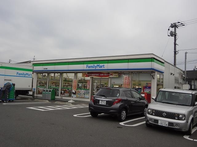 ファミリーマート／八幡木屋瀬店 (261m)