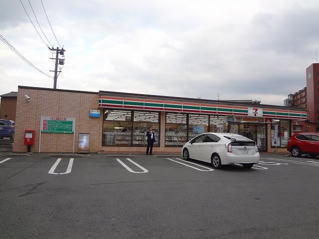 セブン‐イレブン／八幡穴生１丁目店(246m)