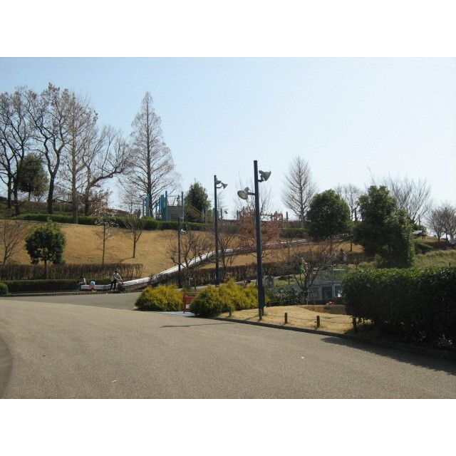 公園「ぼうさいの丘公園まで1230m」