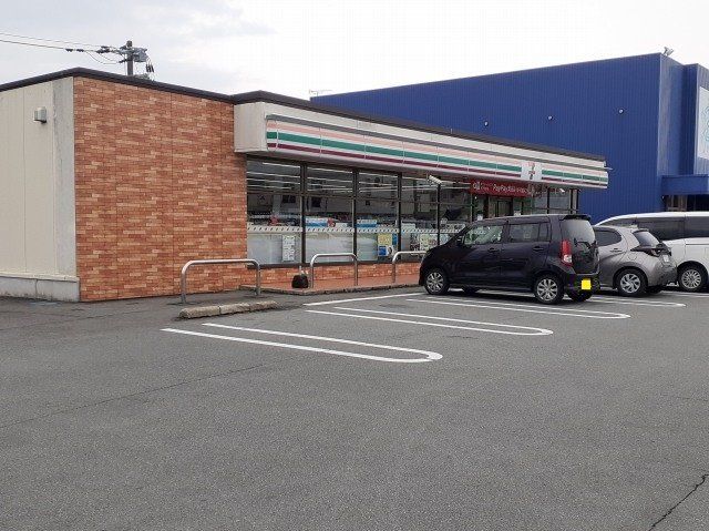 セブンイレブン鹿校通店まで600m