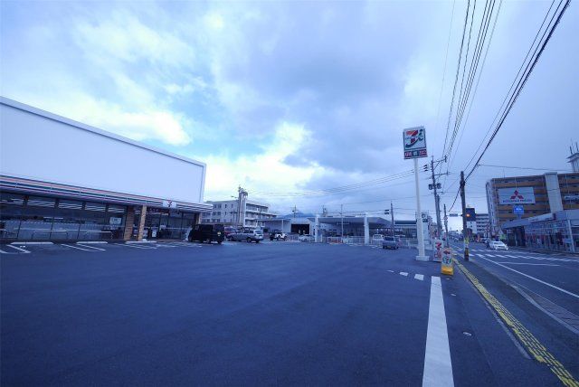 セブンイレブン直方知古店(120m)