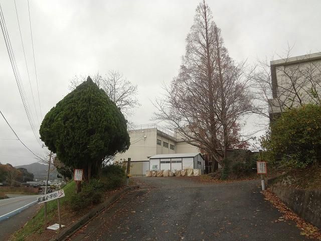 鞍手町立剣南小学校(520m)