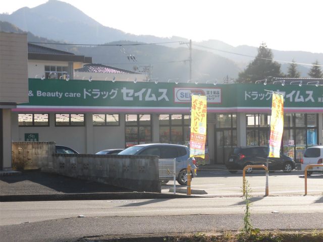 近くに施設あり