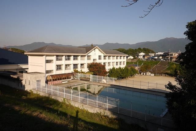 直方西小学校(270m)