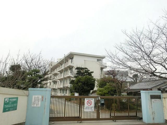 八児小学校(800m)