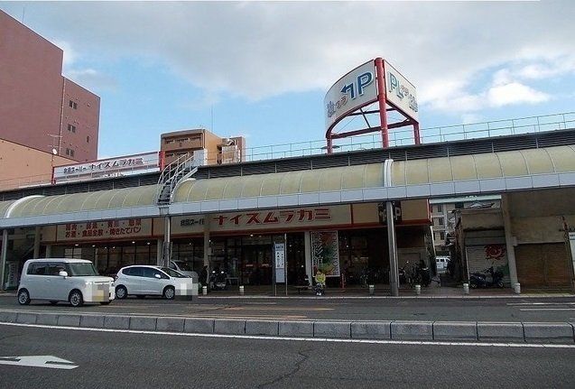 ナイスムラカミまで400m