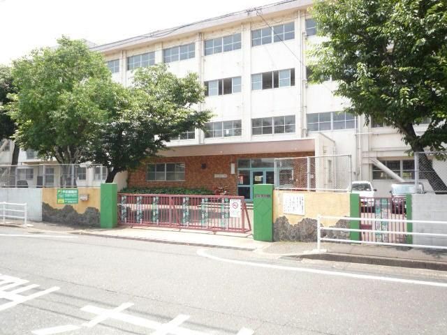 足立小学校(500m)