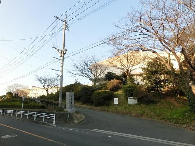 岡垣町立岡垣中学校(809m)