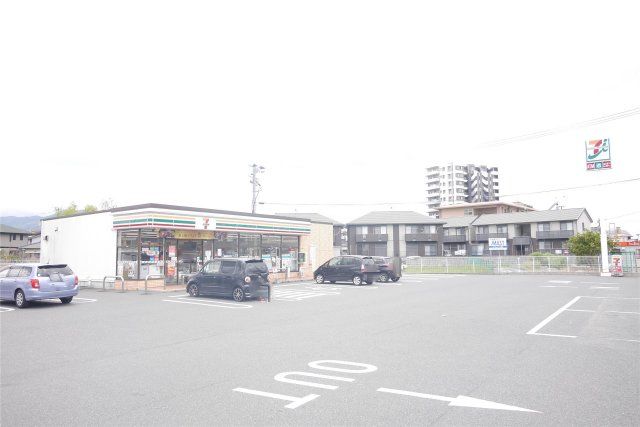セブン-イレブン 小倉中曽根東２丁目店(560m)