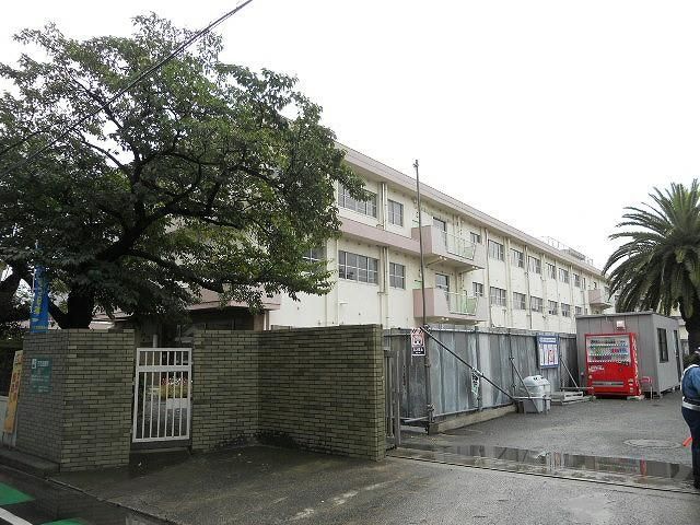 筒井小学校(240m)