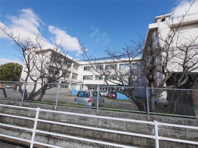 行橋南小学校(550m)