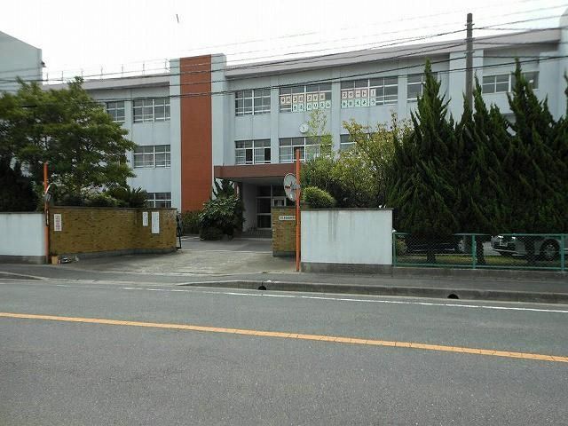 水巻町立水巻南中学校(1180m)