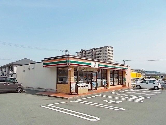 セブンイレブン鶴羽田店まで1500m