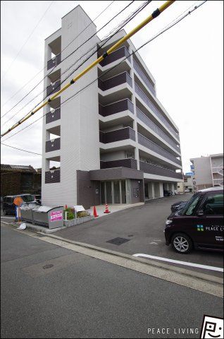 ユニヴァリィ県庁東の外観画像