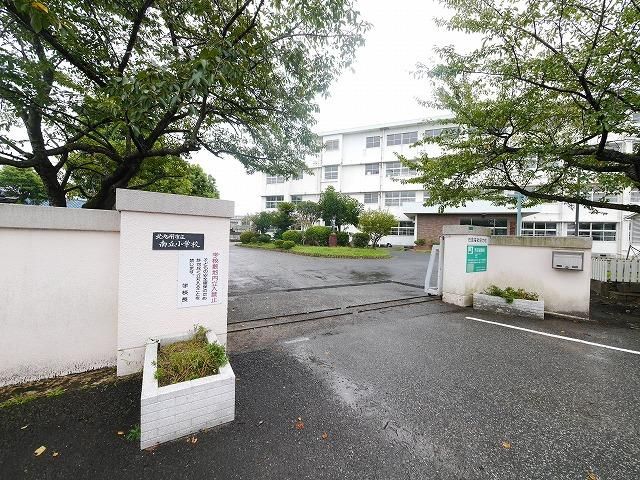 南丘小学校(628m)