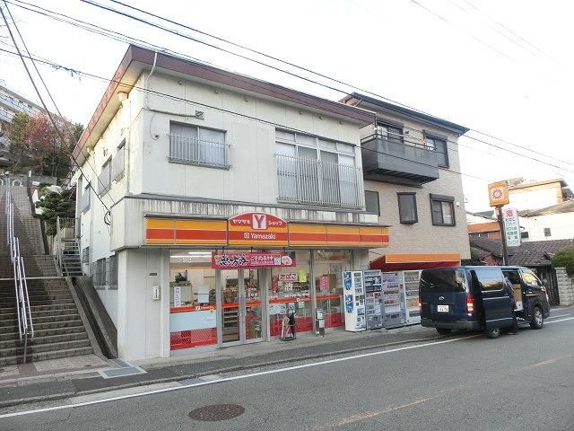 Yショップ大谷店 (737m)