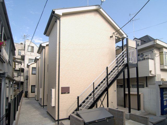 レオパレス幡ヶ谷の外観画像