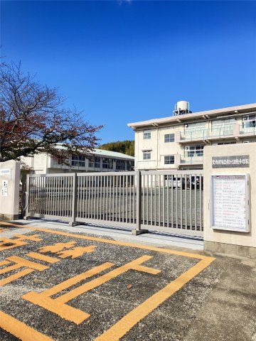 北九州市立松ケ江北小学校(870m)