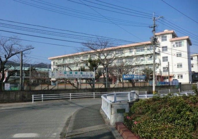 吉田小学校(1300m)