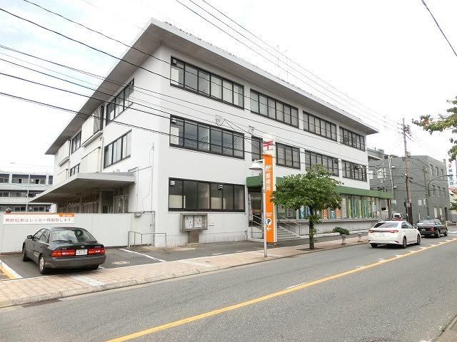 折尾丸尾町郵便局 (404m)