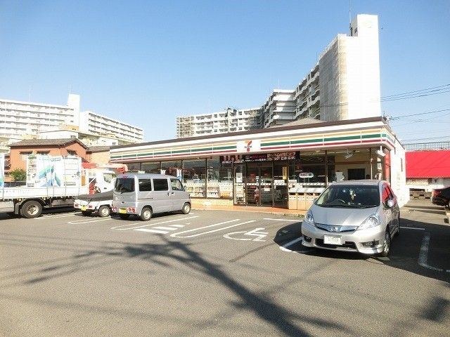 セブンイレブン八幡本城店(400m)