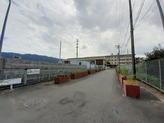東山本小学校まで700m