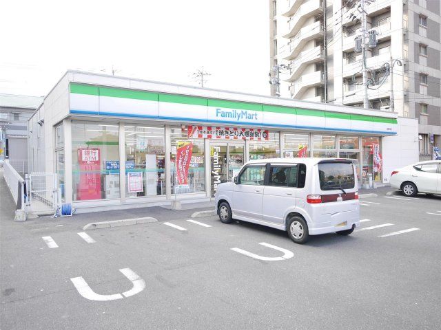 ファミリーマート八幡西本町店(340m)