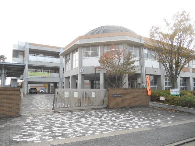 北九州市立星ケ丘小学校(240m)
