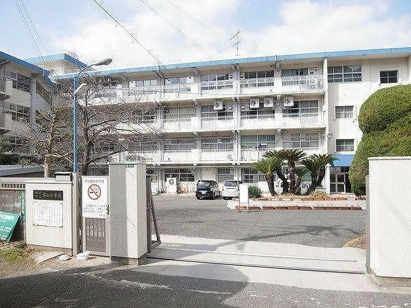 霧丘中学校(370m)