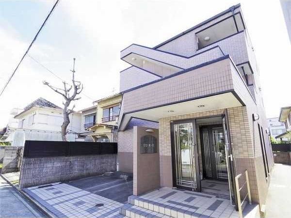 クレセール・タカミの外観画像