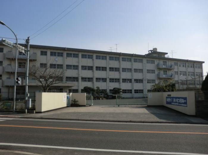 吉田中学校(640m)